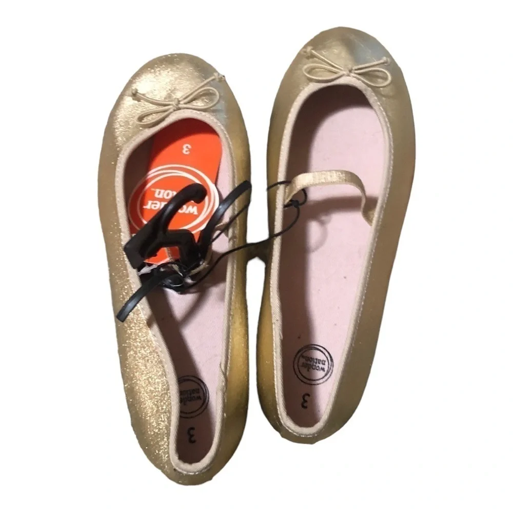 Beautiful Girl flat Gold Size 3 in New With Tag